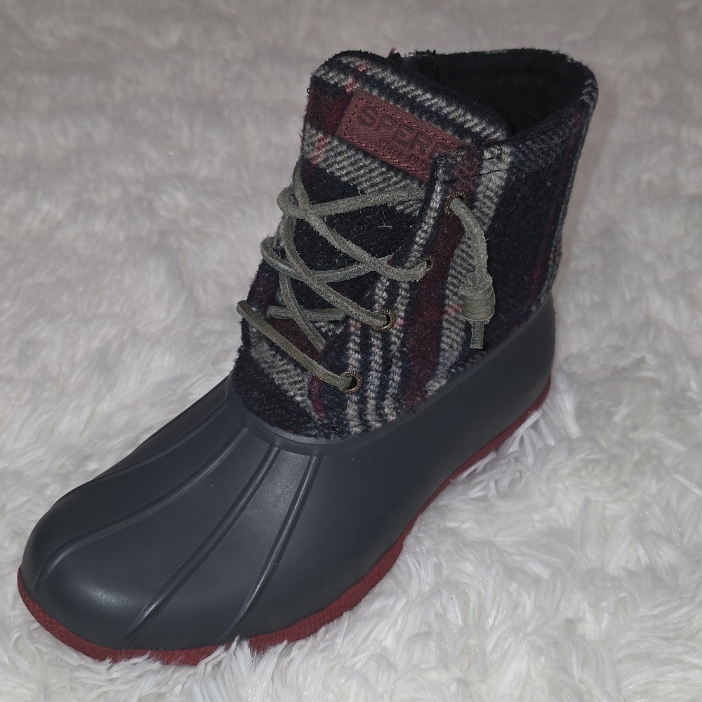 Sperry Saltwater Plaid Wool Duck Boots. Size 6